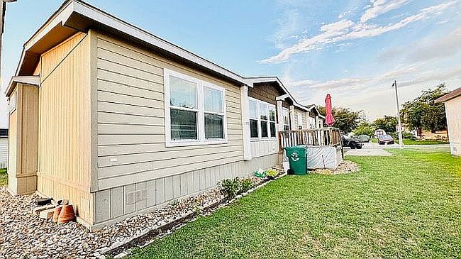 Image of 1601 E Slaughter Ln