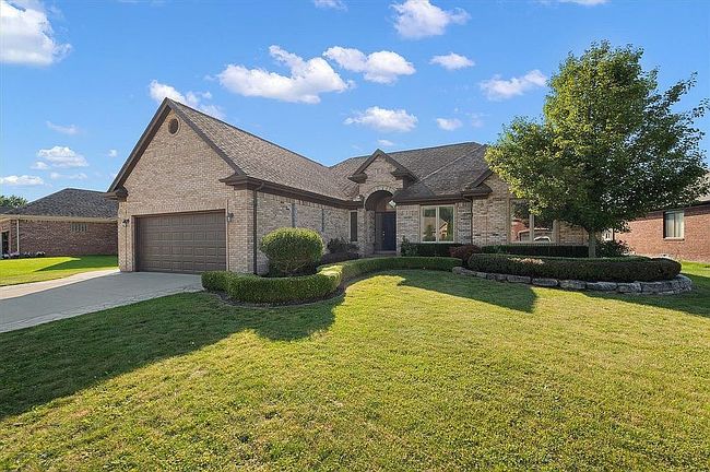 Photo of 16130 Bishopsgate Dr, Macomb, MI
