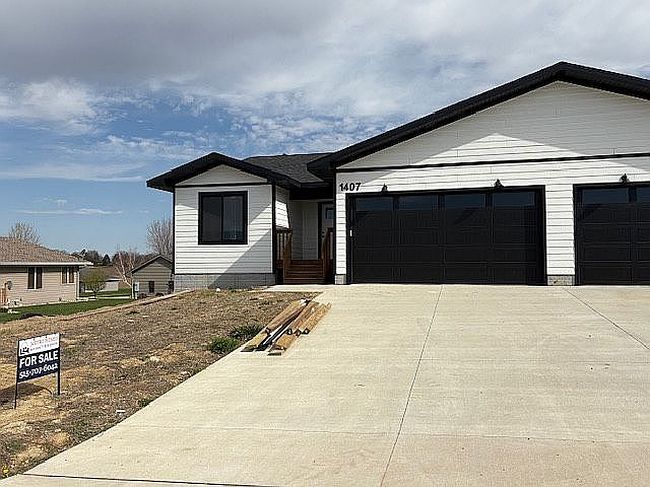 Photo of 1407 E 10th St, Carroll, IA