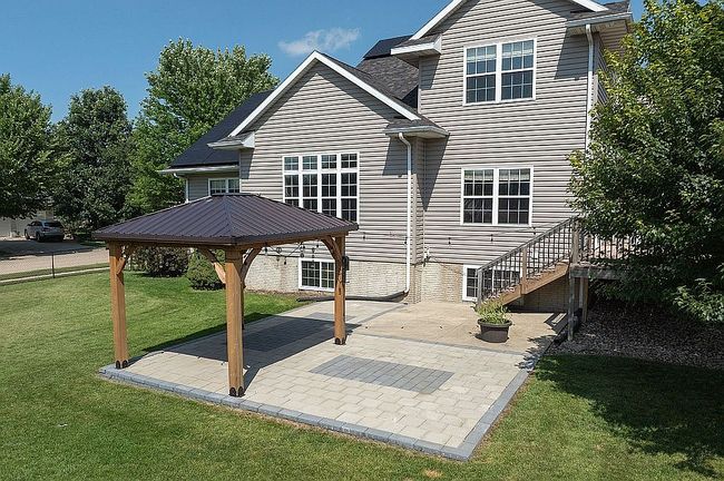 Photo of 250 N 16th Ave, Hiawatha, IA