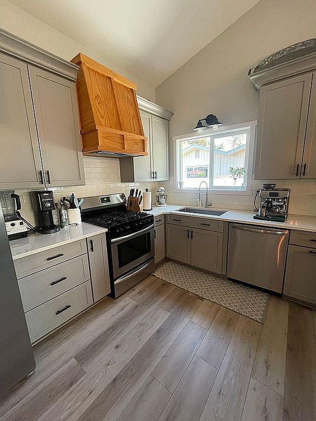 Image of 5048 Laurelwood Dr