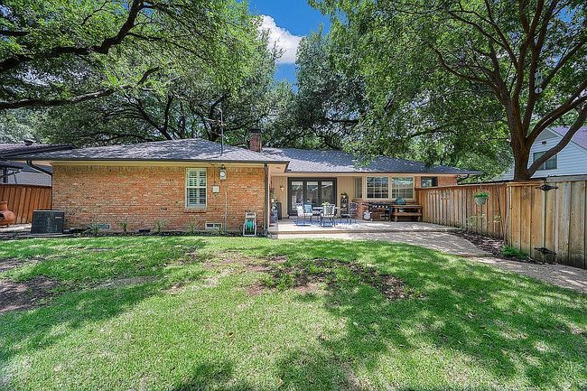 Photo of 926 Chadwick Dr, Richardson, TX