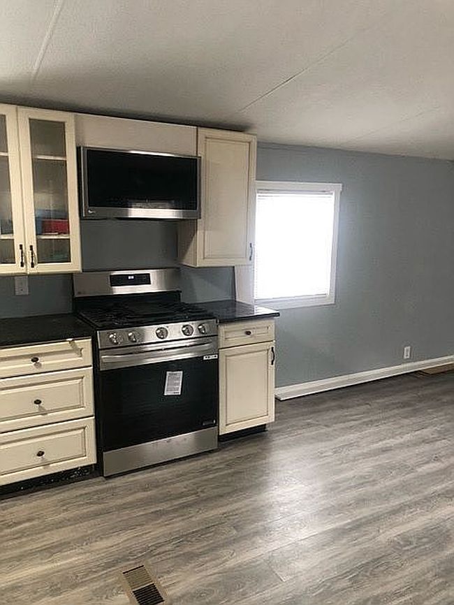 Image of 16 Devilwood Ln