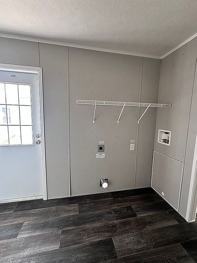 Photo of 210 12th St #4, Clay Center, KS