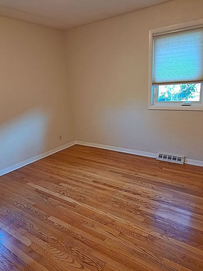 Photo of 2401 Victoria Dr Sw, Cedar Rapids, IA