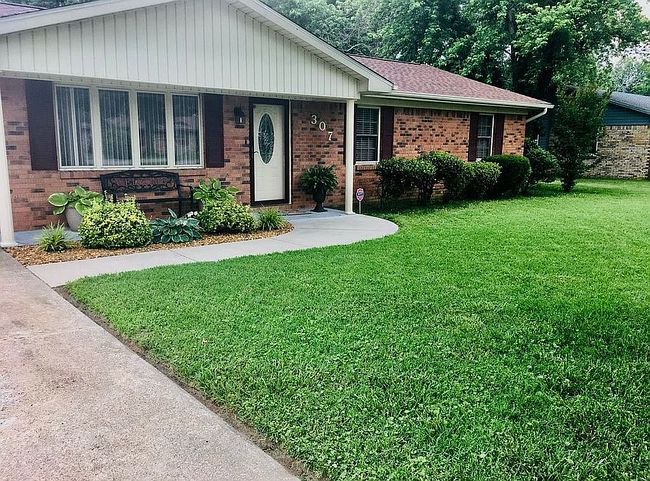 Photo of 307 W 9th St