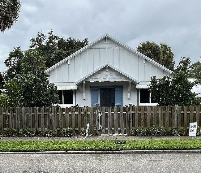 Image of 605 4th St W
