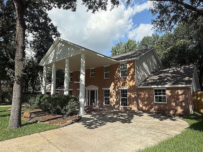 Photo of 8215 Twining Oaks Ln, Spring, TX