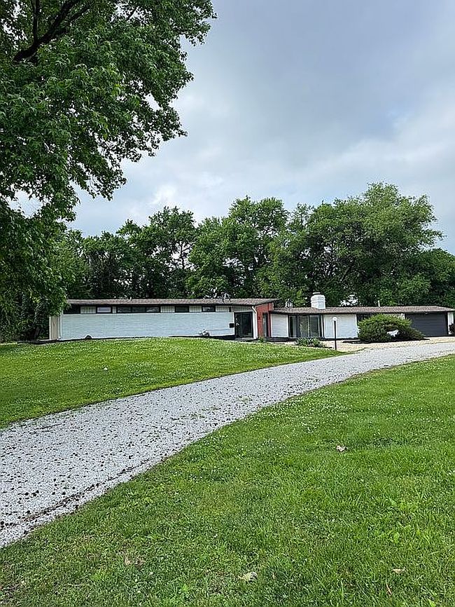 2550 Ivy Ln, Decatur, IL