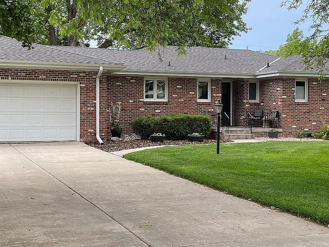 Image of 1704 Spring Rd
