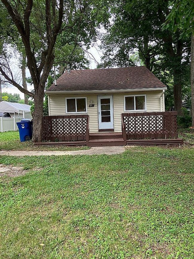 Photo of 3964 Oak Knoll Rd, Waterford, MI