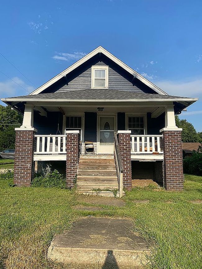 Photo of 604 N 14th St, Marysville, KS