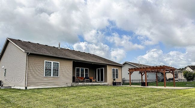 Photo of 515 Glendale Dr, Troy, IL