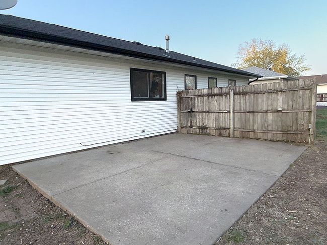 Image of 602 E State St