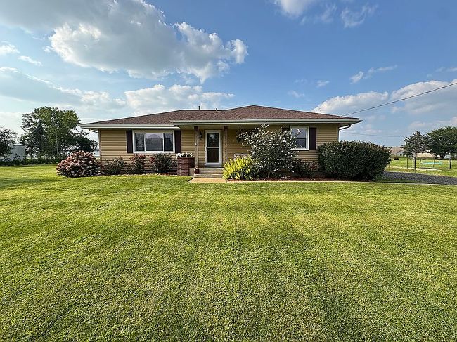 Photo of 70 E Cemetery Rd, Fairfax, IA