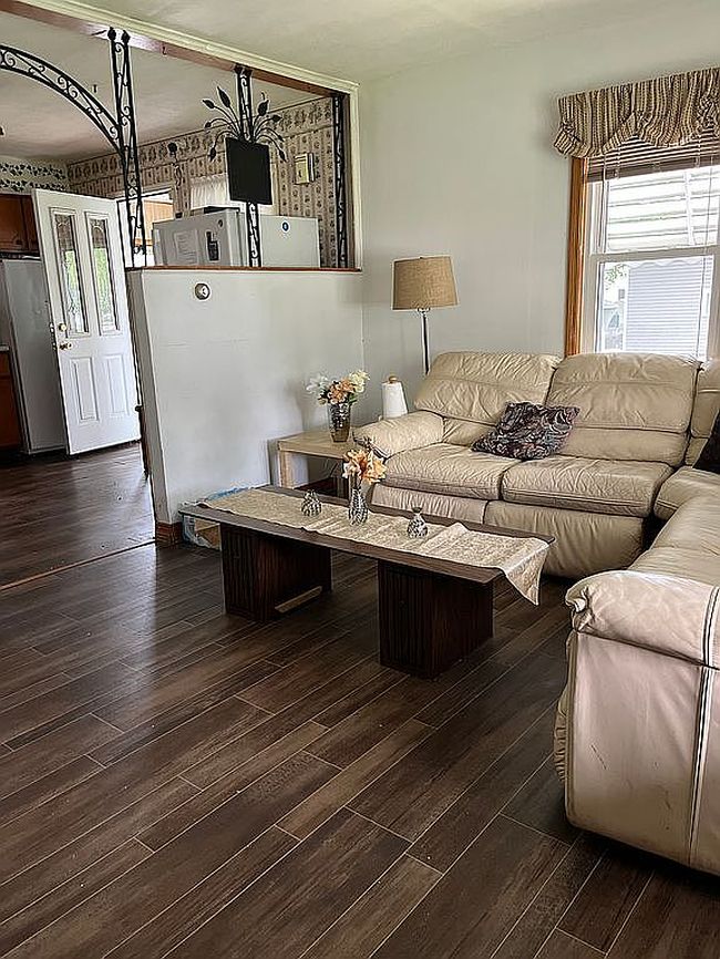Photo of 2352 Fairmount Pkwy, Erie, PA