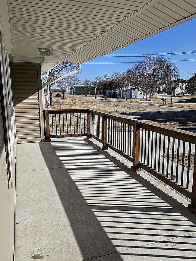 Additional photo 1 of property located at 515 E Ayres St