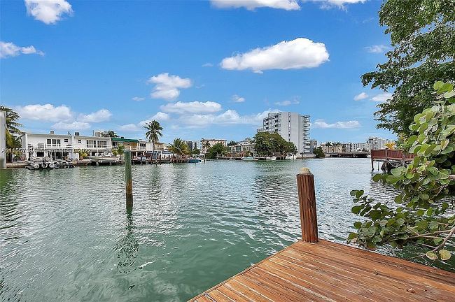 Image of 7171 Bay Dr Apt 2