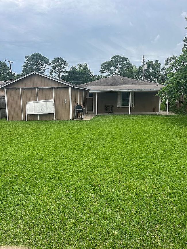 Photo of 2511 Avenue G, Nederland, TX