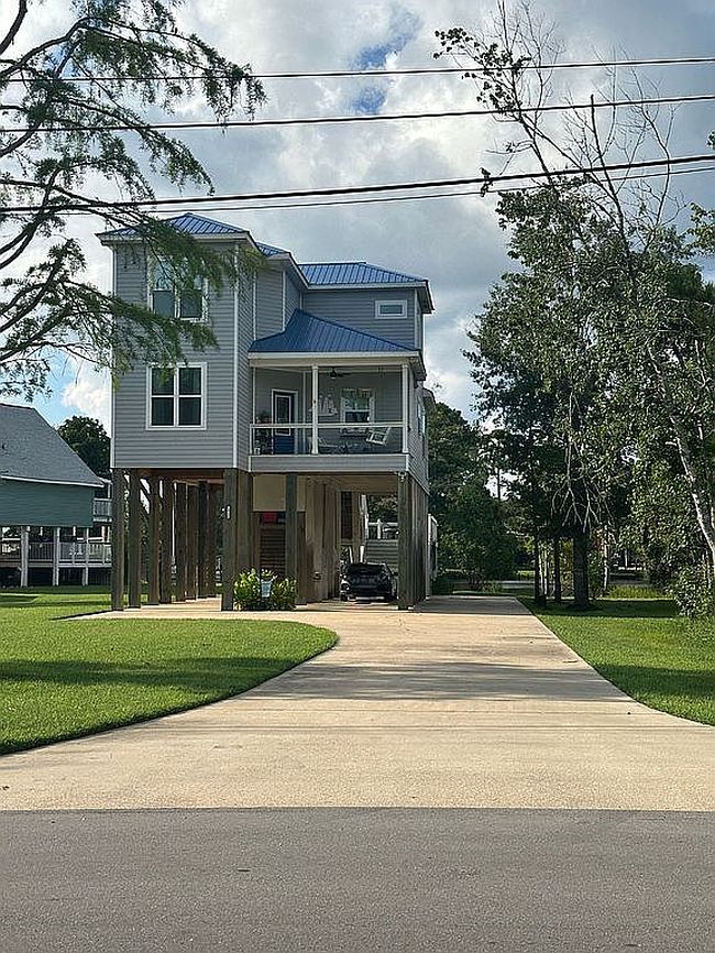 Photo of 10346 Riverroad Dr, Gulfport, MS