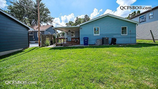 Photo of 2422 45th St, Moline, IL