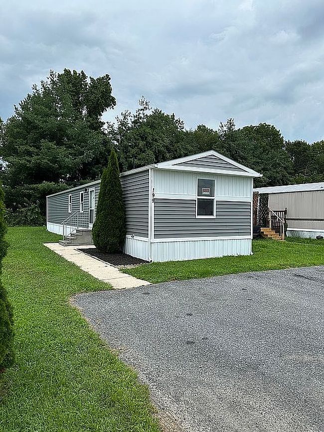 Photo of 199 Pine Cone Dr