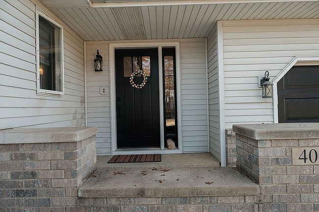 Additional photo 1 of property located at 402 W 1st St