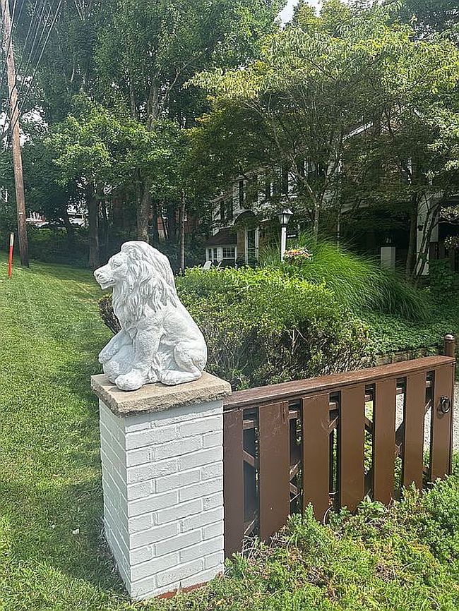 Photo of 161 Siebert Rd, Pittsburgh, PA