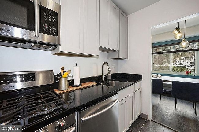 Image of 4201 Cathedral Ave Nw #E-218
