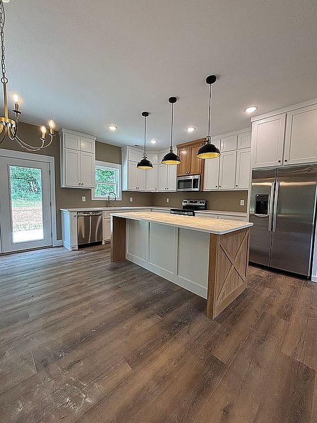 Additional photo 2 of property located at 139 River Dr