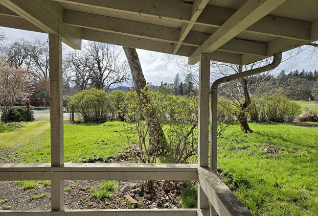 Photo of 335 Tavis Dr, Merlin, OR