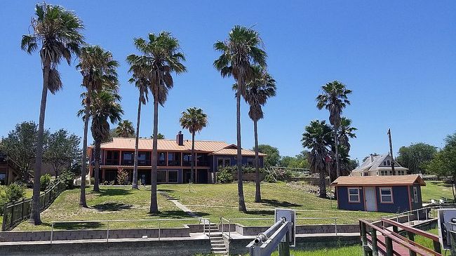 Photo of 105 Knoll Trl, Sandia, TX