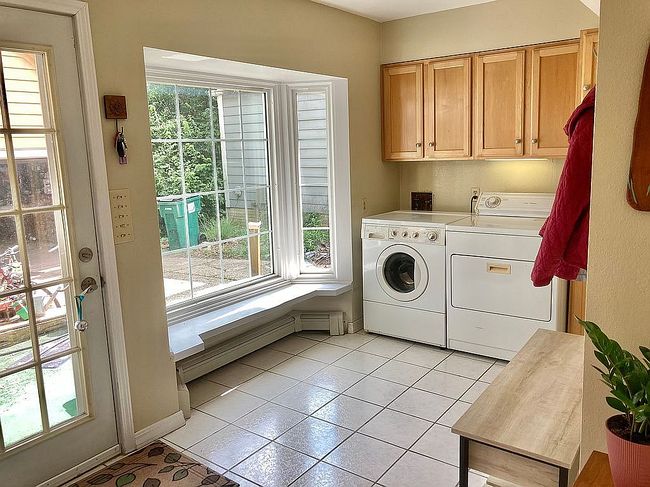 Image of 919 W John St