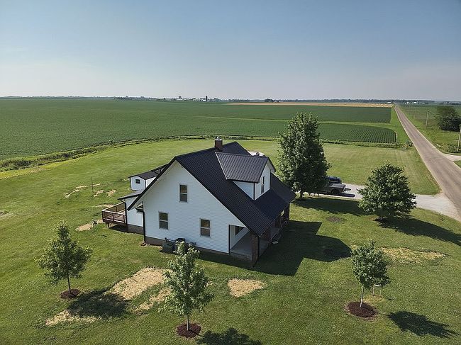 Photo of 2392 N County Road 650 E, Mattoon, IL