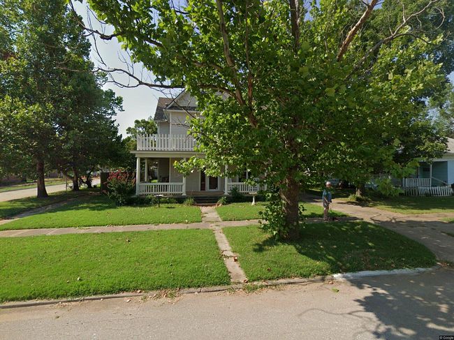 Photo of 230 E Lincoln Ave
