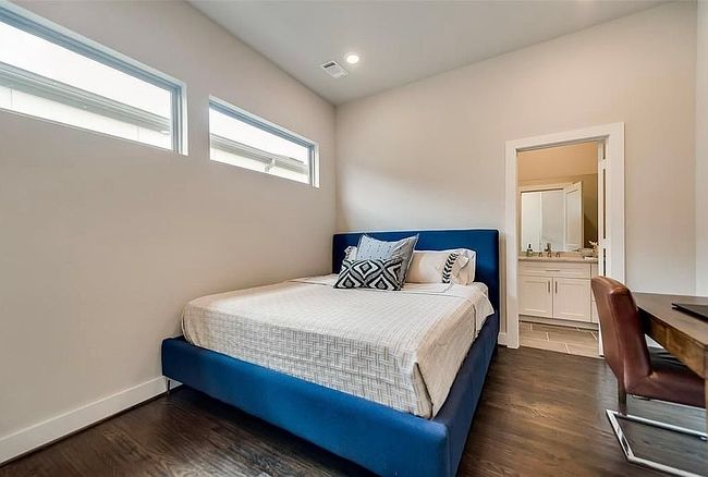 Additional photo 2 of property located at 4226 Roseland Ave #203