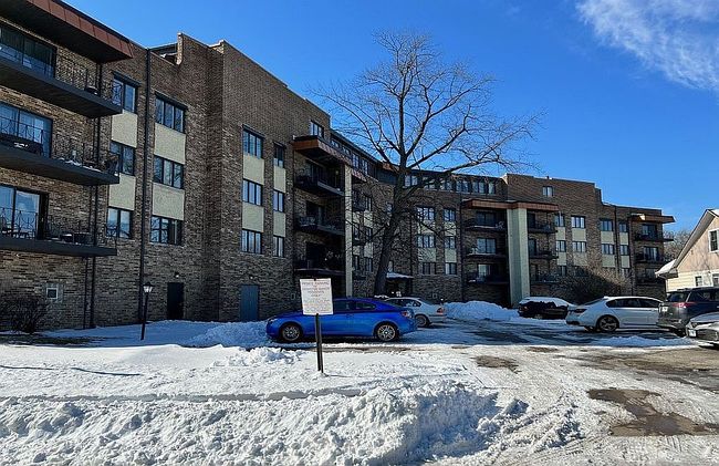 Photo of 7100 W 95th St Apt 305, Oak Lawn, IL