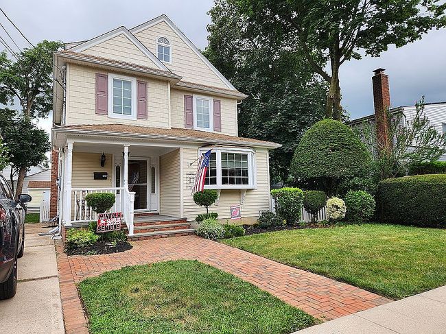 Photo of 125 Shields Ave, Williston Park, NY