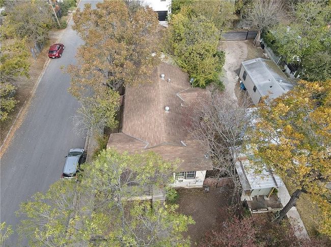 Additional photo 1 of property located at 2400 E 10th St