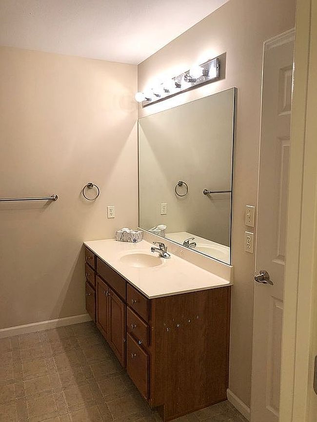 Image of 3905 Ivanhoe Blvd