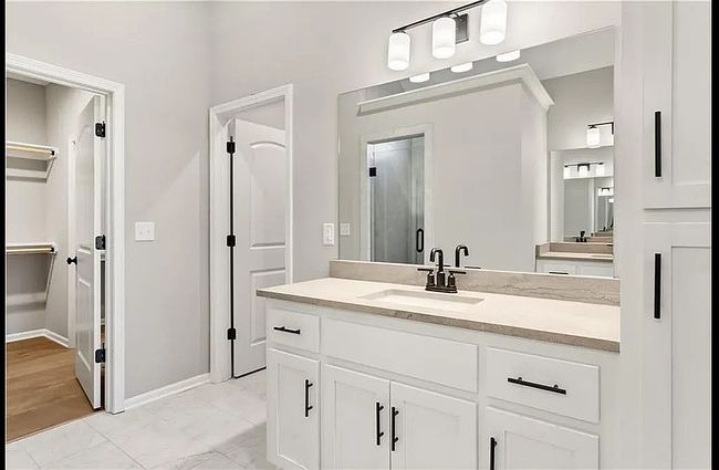Photo of 1504 Sw Stonewall Dr, Oak Grove, MO