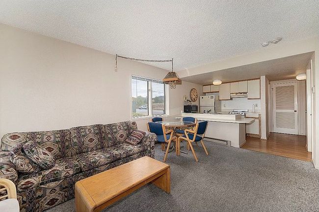 Image of 247 Lake Dr