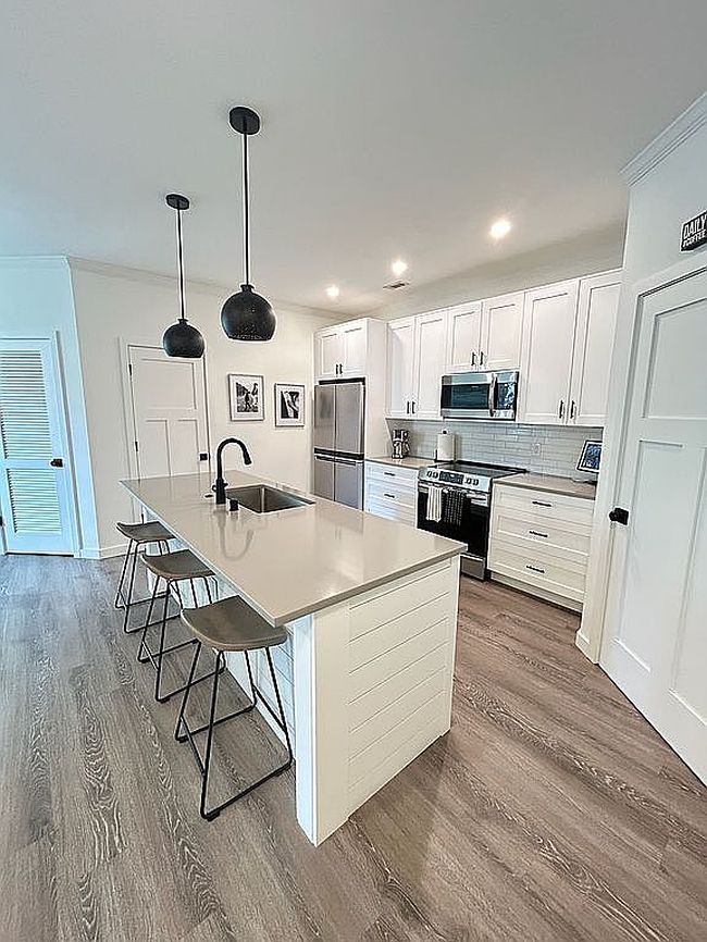 Image of 400 Bucksley Ln Unit 301