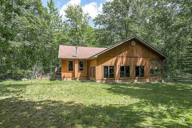 Photo of 405 Crestview Rd, Houghton Lake, MI