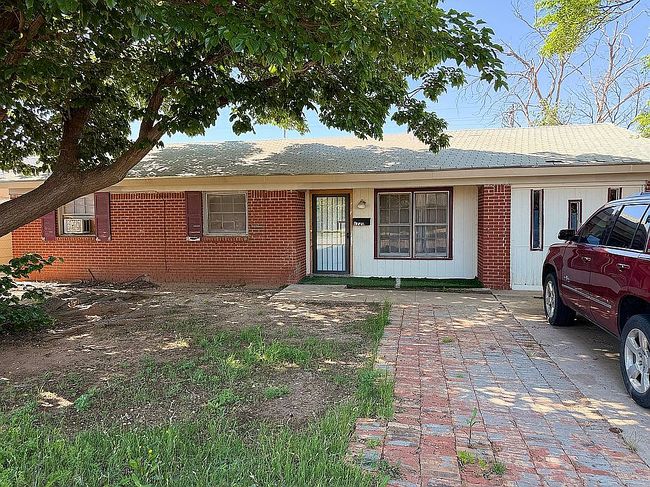 1720 E 1st Pl, Lubbock, TX