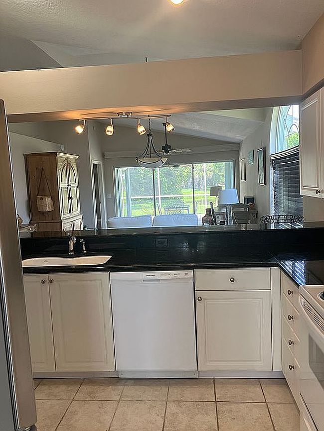 Image of 7498 Eleanor Cir