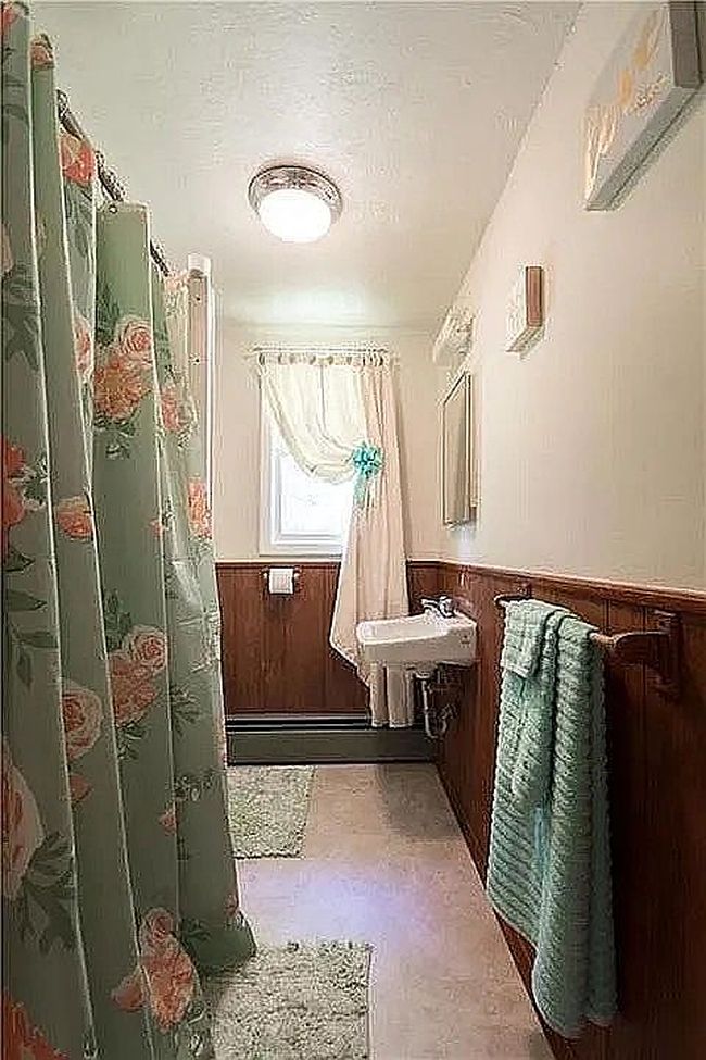Photo of 325 Saw Mill Rd, Glocester, RI