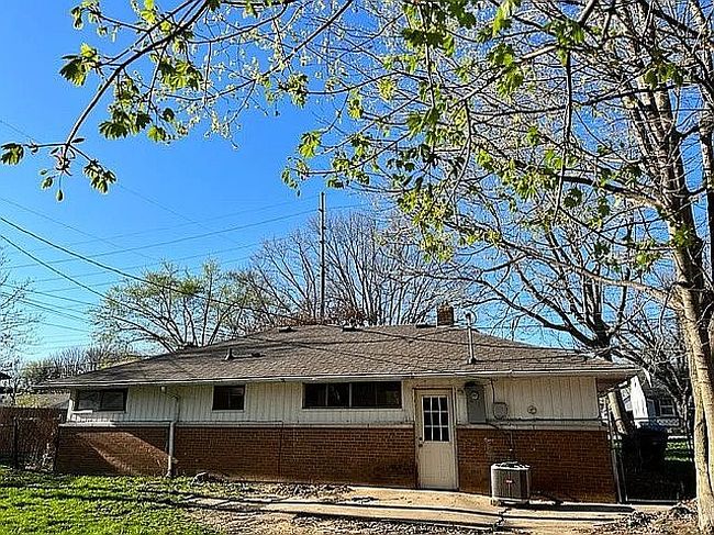 Image of 2427 E 10th St