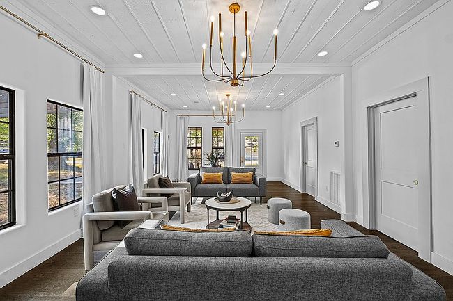 Additional photo 1 of property located at 300 W High St