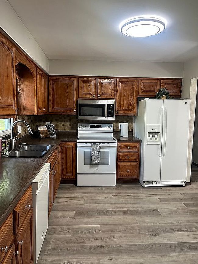 Photo of 3691 S Hampton Dr, Bettendorf, IA